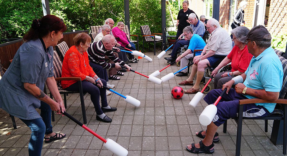 Ældre plejecenter aktivitet udendørs Otterup
