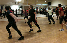 Zumba træning blandt kvinderne i Bodø